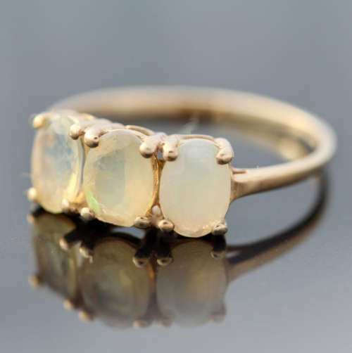 VINTAGE ENGLISH FIRE OPAL RING 9CT YELLOW GOLD. LARGE RING SIZE! BIRMINGHAM ASSAY. CHIP IN 1 STONE