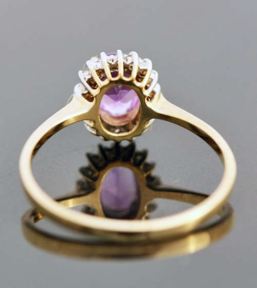 DAINTY AMETHYST 9CT YELLOW AND WHITE GOLD RING WITH DIAMOND ACCENTS. INDEP JEWELLER CERT R10'000
