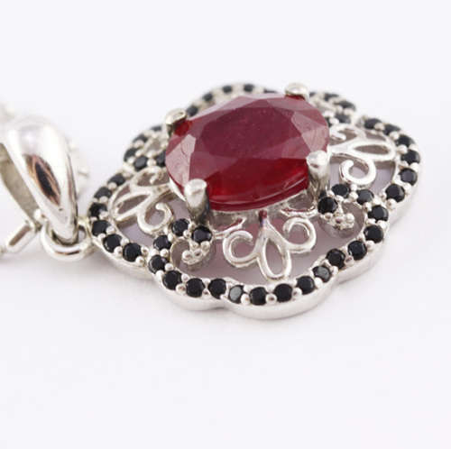 ELEGANT, REAL RUBY and BLACK SPINEL GEMSTONE FILIGREÉ STERLING SILVER PENDANT ON FACETED 40mm CHAIN