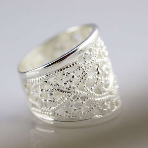 BROADBAND SOLID STERLING SILVER BROAD BAND FILLIGREE RING. 925