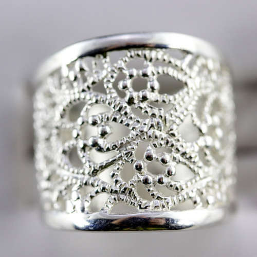 BROADBAND SOLID STERLING SILVER BROAD BAND FILLIGREE RING. 925