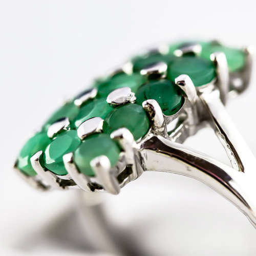 CONTEMPORARY GEOMETRIC NATURAL UNHEATED EMERALD GEMSTONE STERLING SILVER RING. 925