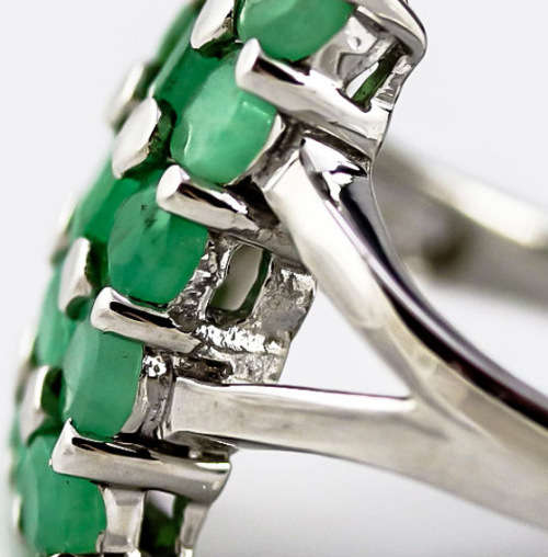 CONTEMPORARY GEOMETRIC NATURAL UNHEATED EMERALD GEMSTONE STERLING SILVER RING. 925