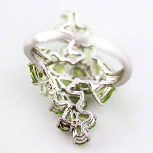 BEAUTIFUL CROSSOVER PERIDOT AND STERLING SILVER RING. DOUBLE STRAND DESIGN. 925
