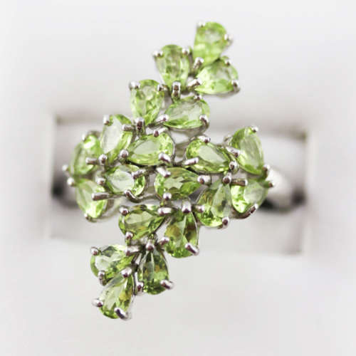 BEAUTIFUL CROSSOVER PERIDOT AND STERLING SILVER RING. DOUBLE STRAND DESIGN. 925