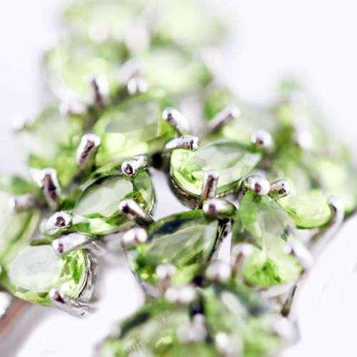 BEAUTIFUL CROSSOVER PERIDOT AND STERLING SILVER RING. DOUBLE STRAND DESIGN. 925