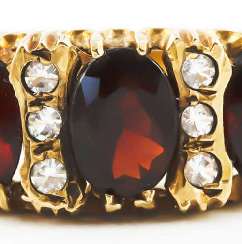 VINTAGE DETAILED NATURAL GARNET AND SILVER TOPAZ 9CT YELLOW GOLD RING JEWELLER EVALUATION R14`000