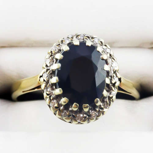 VINTAGE 9CT YELLOW GOLD RING - DARK BLUE SAPPHIRE WITH DIAMONDS JEWELLER EVALUATION R7`000
