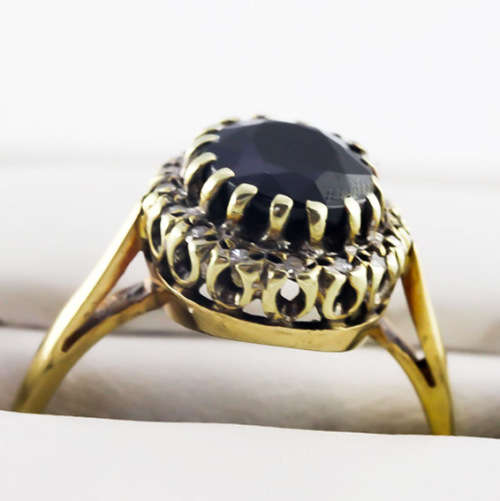 VINTAGE 9CT YELLOW GOLD RING - DARK BLUE SAPPHIRE WITH DIAMONDS JEWELLER EVALUATION R7`000