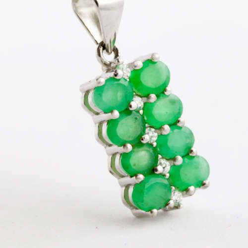 CONTEMPORARY NATURAL EMERALD RECTANGULAR STERLING SILVER PENDANT ON 39CM CHAIN. 925. HALLMARKED