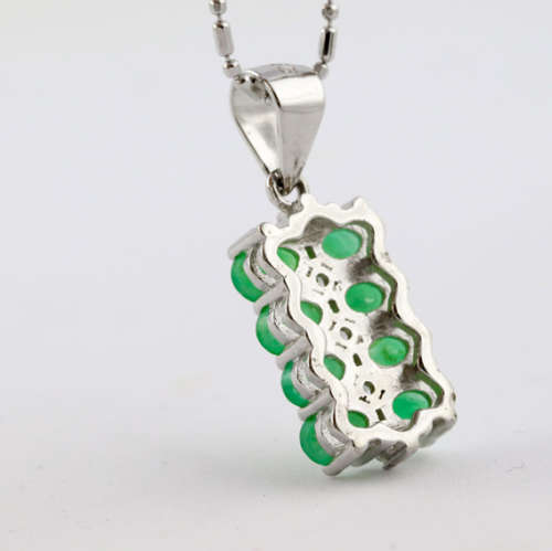 CONTEMPORARY NATURAL EMERALD RECTANGULAR STERLING SILVER PENDANT ON 39CM CHAIN. 925. HALLMARKED