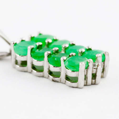 CONTEMPORARY NATURAL EMERALD RECTANGULAR STERLING SILVER PENDANT ON 39CM CHAIN. 925. HALLMARKED