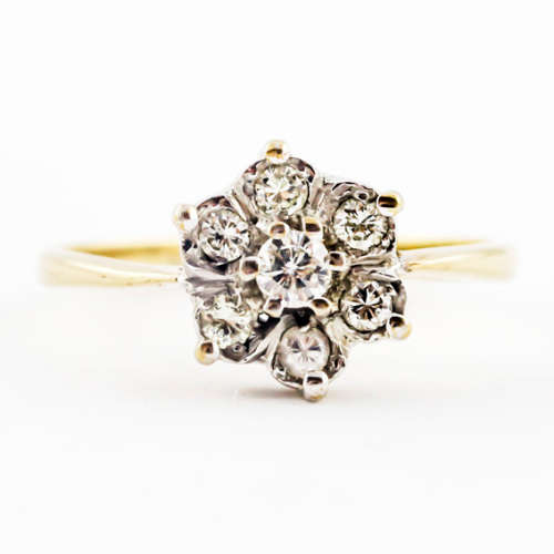 DIAMOND 9CT YELLOW GOLD RING 0,24ct.  *JEWELLER EVALUATION R12`800* (Incl One cubic Zirconia stone)