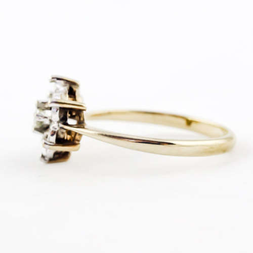 DIAMOND 9CT YELLOW GOLD RING 0,24ct.  *JEWELLER EVALUATION R12`800* (Incl One cubic Zirconia stone)