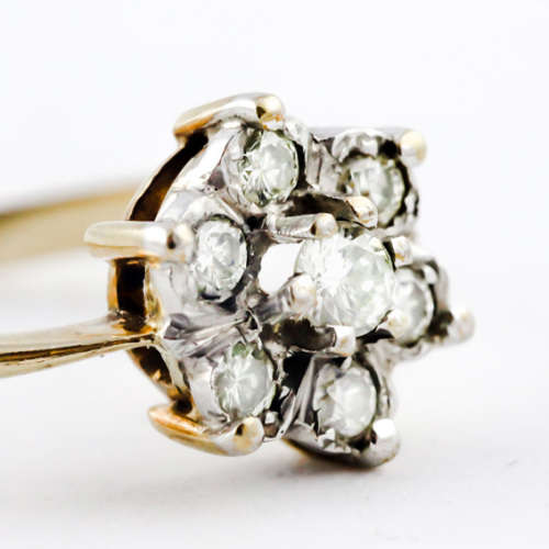 DIAMOND 9CT YELLOW GOLD RING 0,24ct.  *JEWELLER EVALUATION R12`800* (Incl One cubic Zirconia stone)