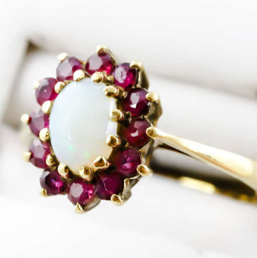 VINTAGE ENGLISH RUBY AND IRIDESCENT FIRE OPAL 9CT YELLOW GOLD RING COMES WITH JEWELLER CERT R11`500