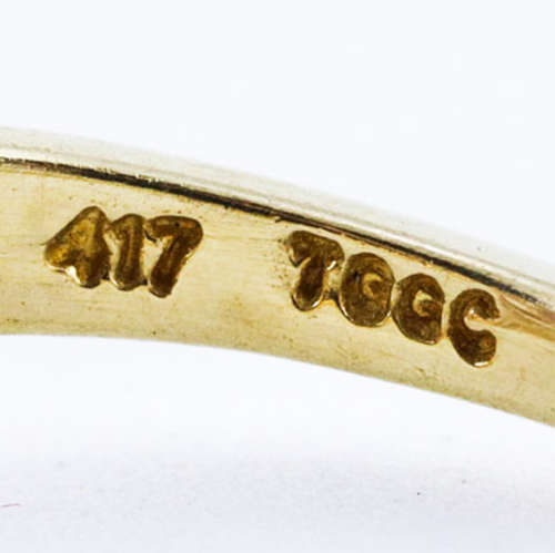 ELEGANT 10CT YELLOW GOLD VINTAGE AMETHYST SOLITAIRE RING. COMES WITH R6`000 JEWELLER CERTIFICATE