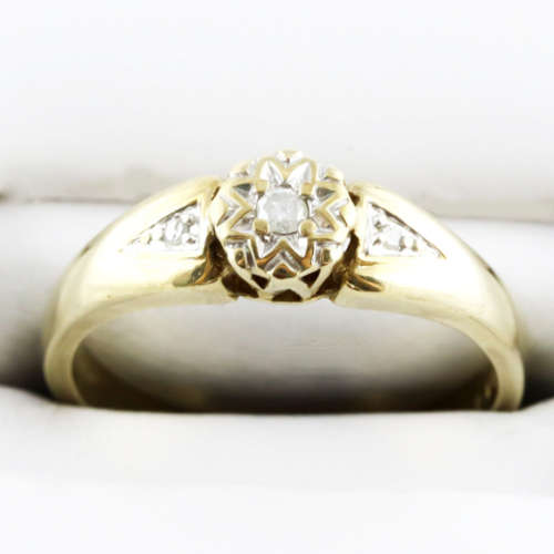 DAINTY VINTAGE DIAMOND 9CT YELLOW GOLD RING. FROM BIRMINGHAM, ENGLAND