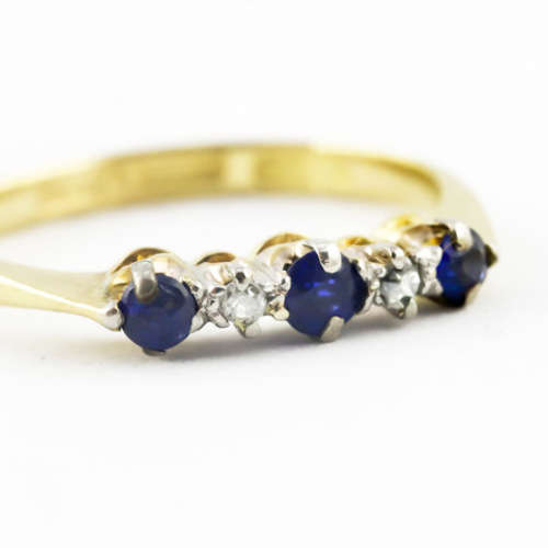 VINTAGE 18CT YELLOW GOLD and PLATINUM SAPPHIRE AND DIAMOND RING. CERT *JEWELLER EVALUATION R14`000*