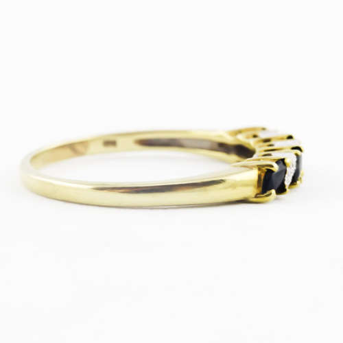 ELEGANT VINTAGE 9CT YELLOW GOLD SAPPHIRE AND DIAMOND RING. HALF ETERNITY DESIGN