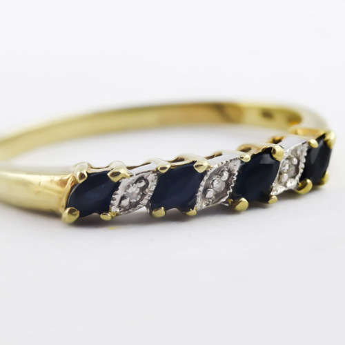 ELEGANT VINTAGE 9CT YELLOW GOLD SAPPHIRE AND DIAMOND RING. HALF ETERNITY DESIGN