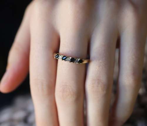 ELEGANT VINTAGE 9CT YELLOW GOLD SAPPHIRE AND DIAMOND RING. HALF ETERNITY DESIGN