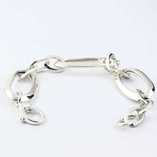 LARGE ELONGATED LOOP LINK ITALIAN SOLID STERLING SILVER BRACELET WITH LARGE CLASP. 925. ITALY