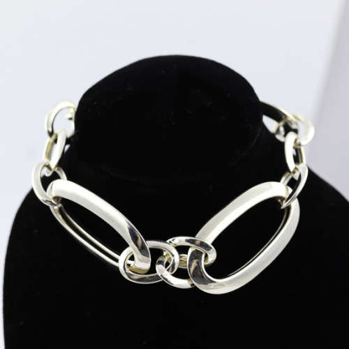 LARGE ELONGATED LOOP LINK ITALIAN SOLID STERLING SILVER BRACELET WITH LARGE CLASP. 925. ITALY