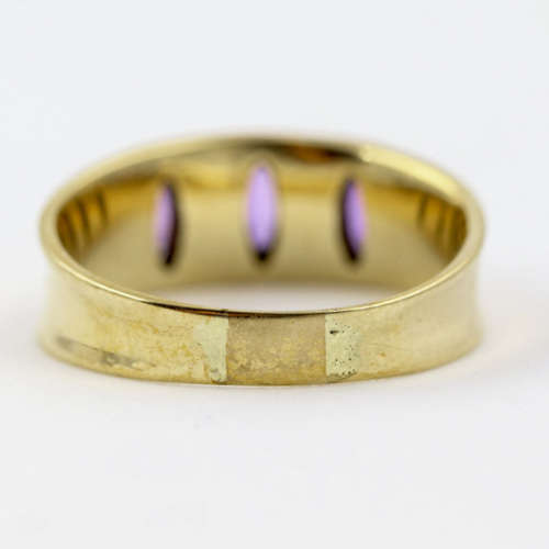 ENGLISH 9ct YELLOW GOLD RING.GLORIOUS ROYAL COLOUR REAL AMETHYSTS. JEWELLER CERT R10`000 incl