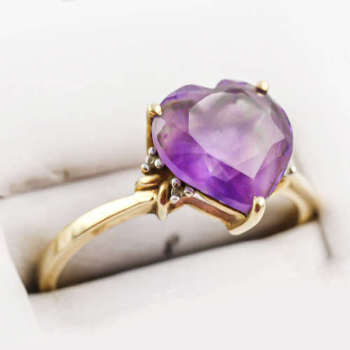 VINTAGE 1969 AMETHYST HEART 10K YELLOW GOLD RING DIAMOND ACCENTS *JEWELLER VALUATION R15`000* Incl