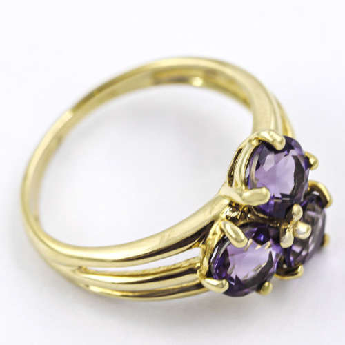 DEEP PURPLE AMETHYST TRILOGY 9CT YELLOW GOLD TRIPLE STRAND RING. *JEWELLER EVALUATION R14`000* Incld