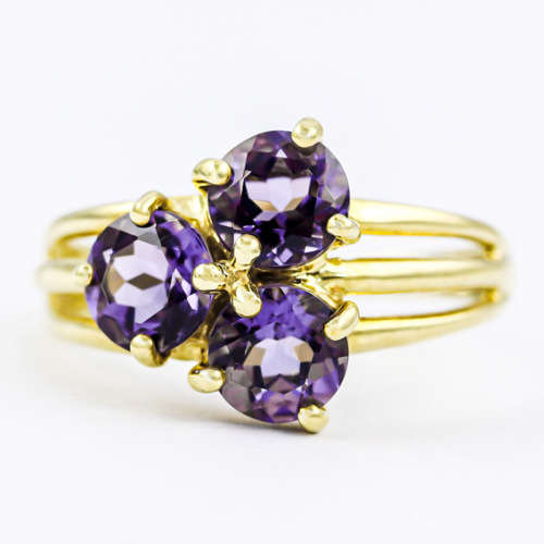DEEP PURPLE AMETHYST TRILOGY 9CT YELLOW GOLD TRIPLE STRAND RING. *JEWELLER EVALUATION R14`000* Incld