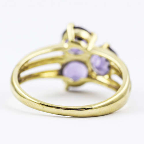 DEEP PURPLE AMETHYST TRILOGY 9CT YELLOW GOLD TRIPLE STRAND RING. *JEWELLER EVALUATION R14`000* Incld