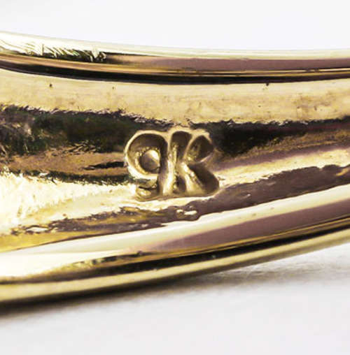 DEEP PURPLE AMETHYST TRILOGY 9CT YELLOW GOLD TRIPLE STRAND RING. *JEWELLER EVALUATION R14`000* Incld