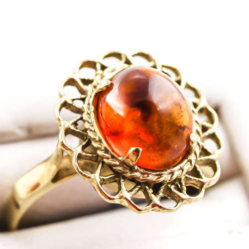 VINTAGE BALTIC AMBER CABOCHON 9CT YELLOW GOLD RING. AMBER FROM POLAND JEWELLER CERT R13`200 Incld