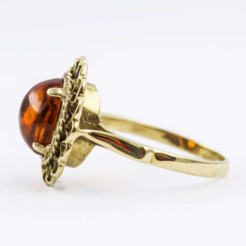 VINTAGE BALTIC AMBER CABOCHON 9CT YELLOW GOLD RING. AMBER FROM POLAND JEWELLER CERT R13`200 Incld