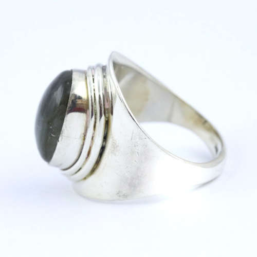 MODERN DESIGN LARGE OVAL LABRADORITE CABOCHON STERLING SILVER RING. 925. STUNNING COLOUR!