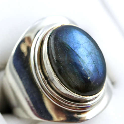 MODERN DESIGN LARGE OVAL LABRADORITE CABOCHON STERLING SILVER RING. 925. STUNNING COLOUR!