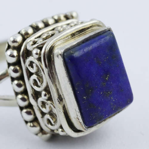 LARGE HANDCRAFTED LAPIS LAZULI SOLID STERLING SILVER RING. 925. HEAVY!