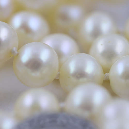 doubleW EXQUISITE HAND-KNOTTED NATURAL PEARL 82cm NECKLACE. HANDCRAFTED STERLING SILVER BEAD DETAIL