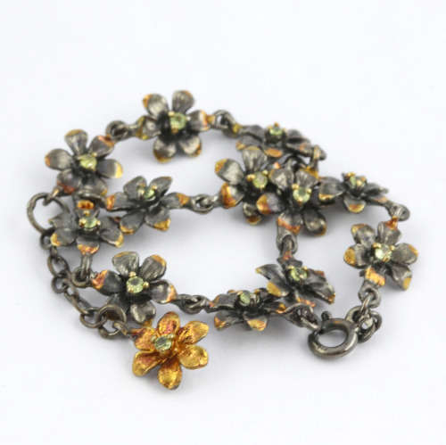 DAINTY FLORAL BRACELET IN GUNMETAL STERLING SILVER WITH PERIDOT CENTRES AND ROSE GOLD-HUED ACCENTS