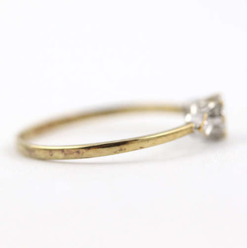 DAINTY VINTAGE 9CT YELLOW GOLD DIAMOND RING. *JEWELLER EVALUATION R5`000*