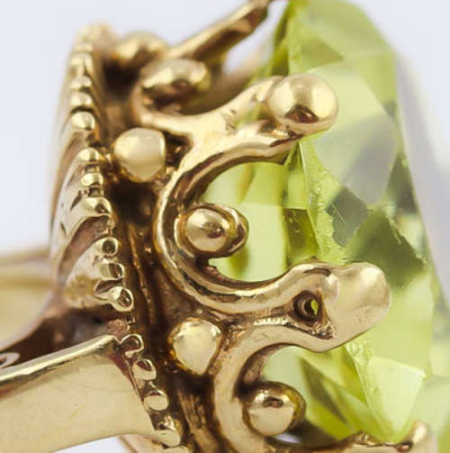 GLORIOUS VINTAGE LEMON QUARTZ SOLITAIRE IN 9CT YELLOW GOLD. *JEWELLER`S EVALUATION R16`000* Incld