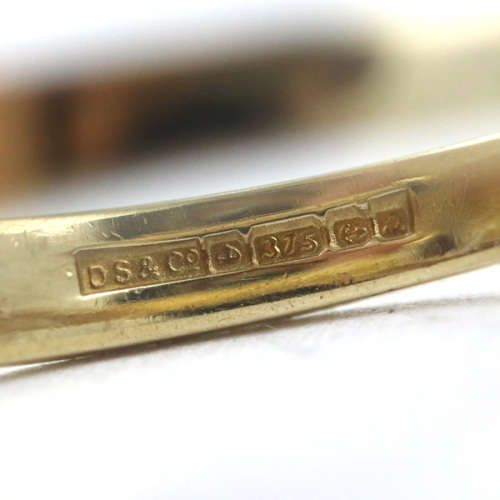 PRETTY ENGLISH TOPAZ AND DIAMOND 9CT YELLOW GOLD RING. 375. *JEWELLER`S EVALUATION R14`000*