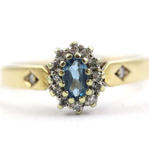 PRETTY ENGLISH TOPAZ AND DIAMOND 9CT YELLOW GOLD RING. 375. *JEWELLER`S EVALUATION R14`000*