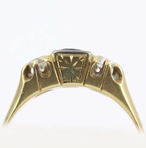 VINTAGE SAPPHIRE AND TOPAZ 14CT YELLOW GOLD RING. 585. * JEWELLER`S EVALUATION R15`000 *