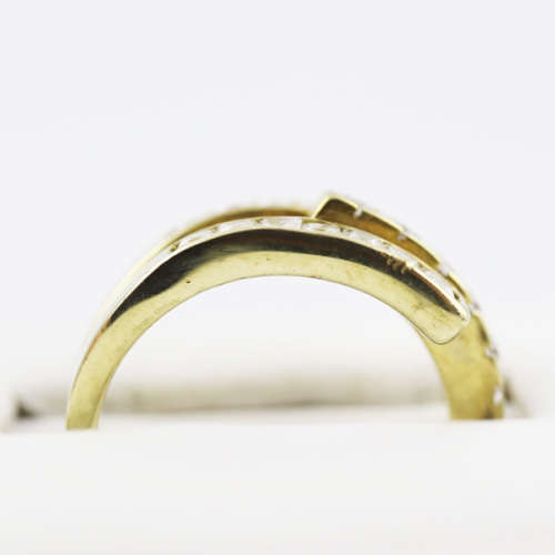 STRIKING VINTAGE CROSSOVER 9CT YELLOW GOLD CUBIC ZIRCONIA RING *JEWELLER`S EVALUATION R16`000*