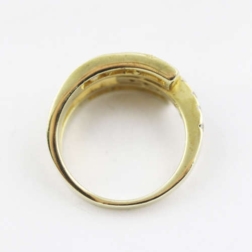 STRIKING VINTAGE CROSSOVER 9CT YELLOW GOLD CUBIC ZIRCONIA RING *JEWELLER`S EVALUATION R16`000*