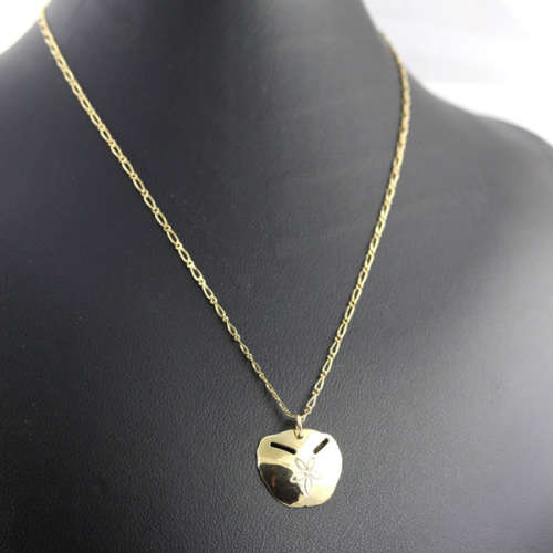 PRETTY 9CT YELLOW GOLD SAND DOLLAR PENDANT ON A 42CM CHAIN. *JEWELLER EVALUATION R8`000*