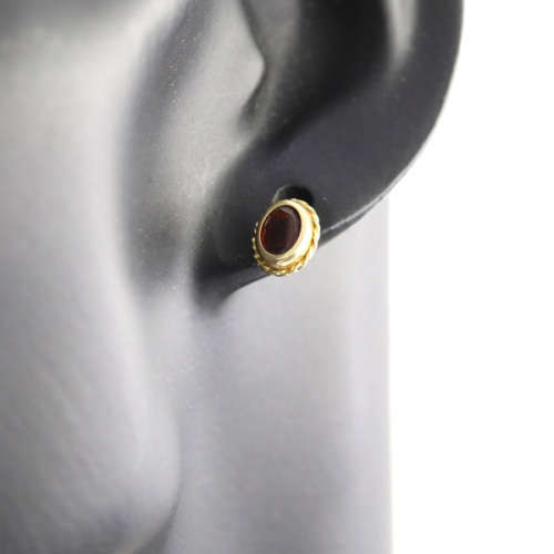 ELEGANT VINTAGE OVAL CUT GARNET 10K YELLOW GOLD STUD EARRINGS. 375. DAINTY!